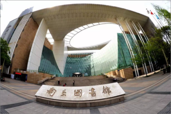 南京图书馆本部和新馆那个大,谁知道南京图书馆的开放时间啊