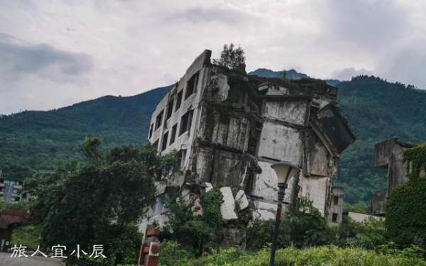 汉旺地震遗址(12)